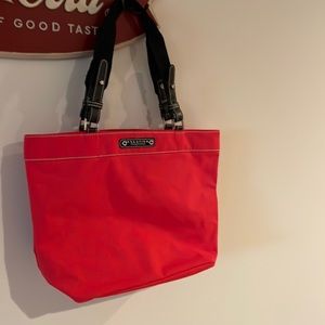Reaction Kenneth Cole Tote Bag-Red